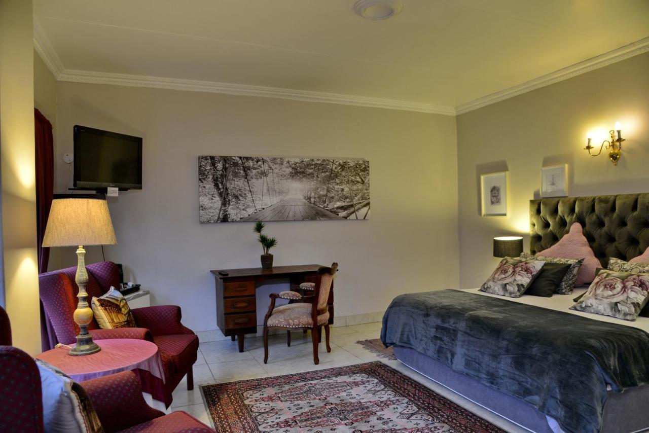 Owls Loft Guest House มิดแรนด์ ภายนอก รูปภาพ