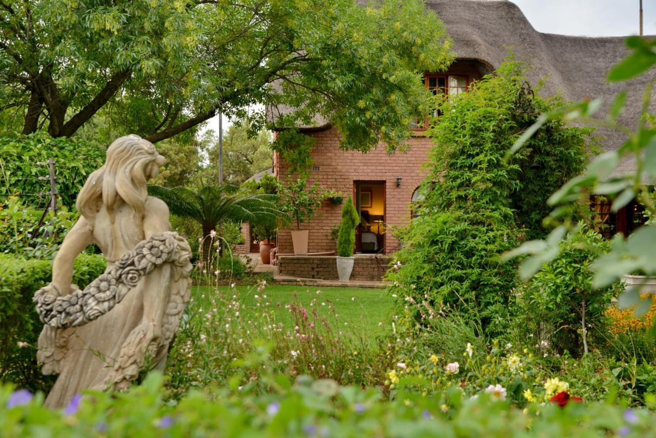 Owls Loft Guest House มิดแรนด์ ภายนอก รูปภาพ
